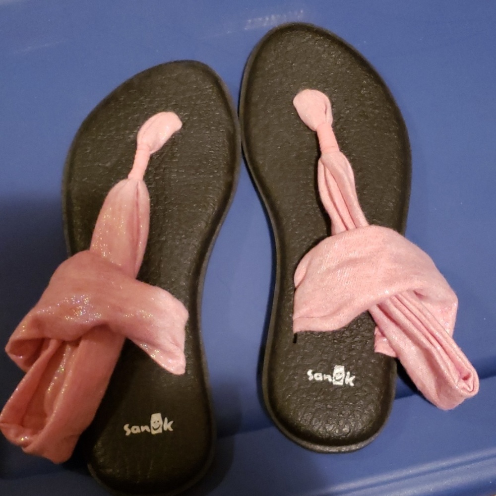 Sanuk pink sandals